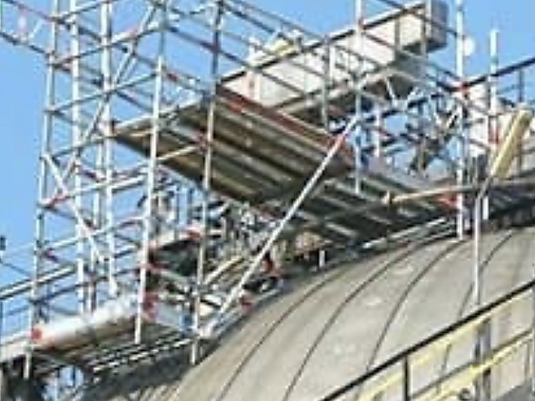 Industriegerüst auf einem Anlagendach
